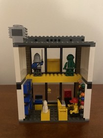 LEGO City: Town Square (60026) - Lego Store, Lego Truck, And 2 Employees ONLY