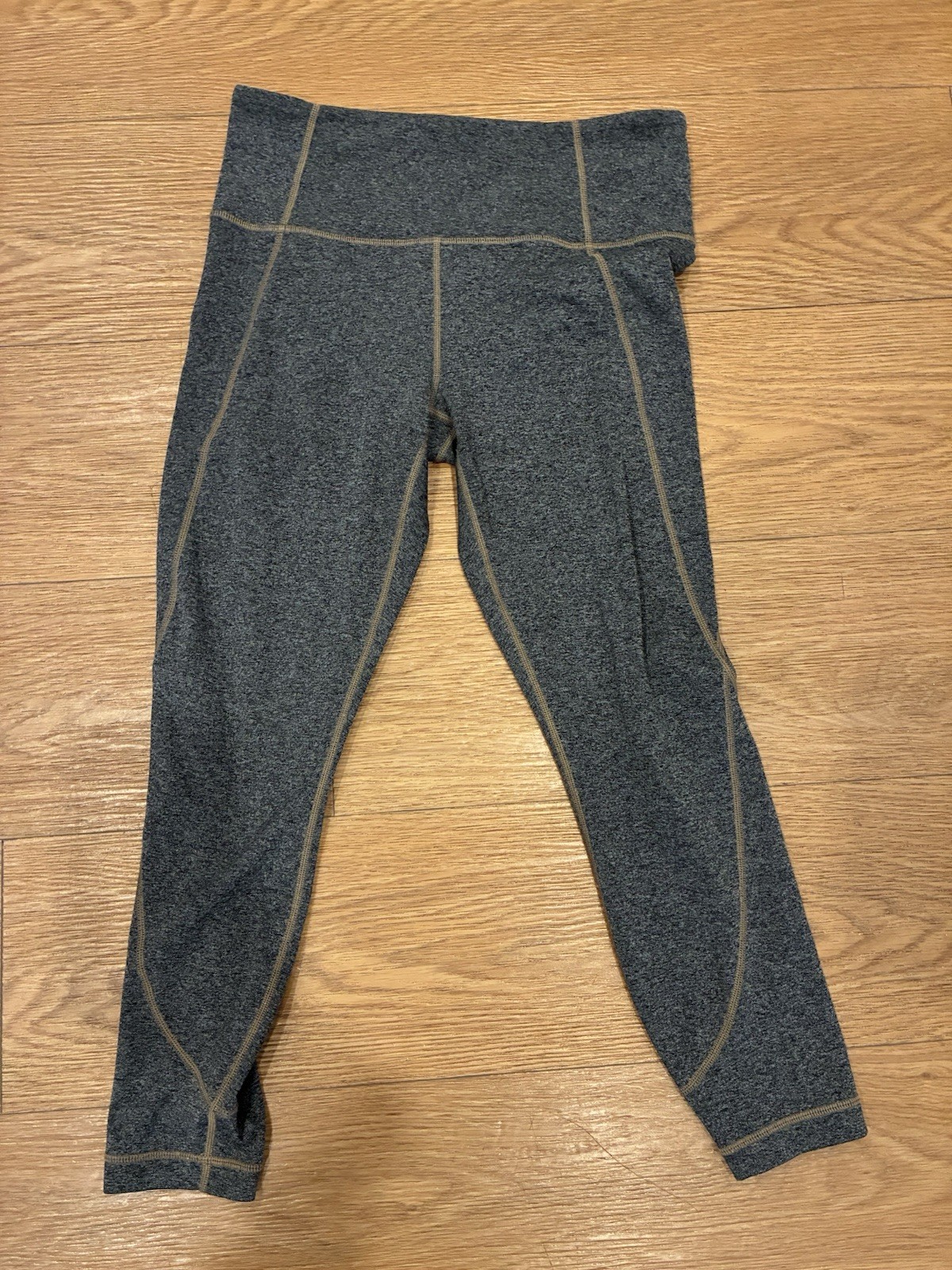 Athleta Leggings Womens Medium Gray Relay Capri Crop Yoga Running Active 862109