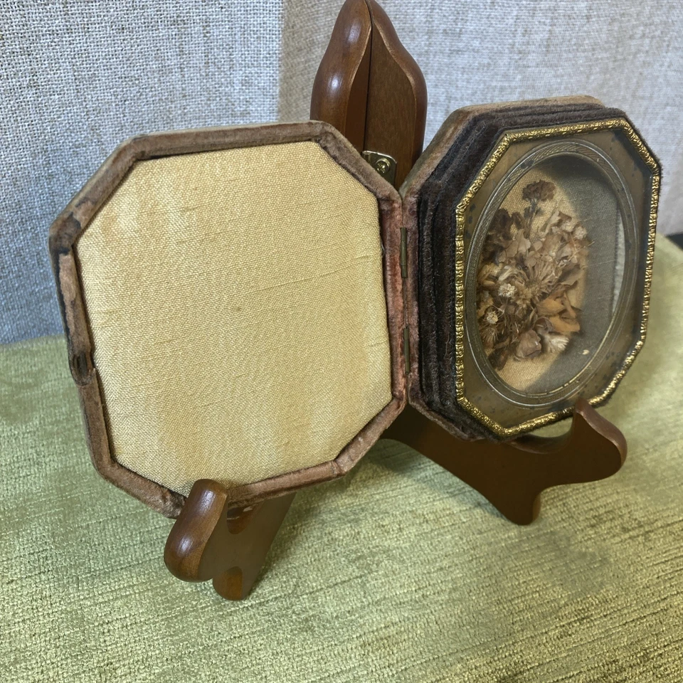 Antique Victorian Velvet Memento Box Union Daguerreotype Case Dried Flowers - Image 3 of 4
