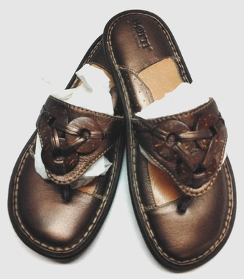 Women's 6 BORN Brown Bronze Leather Flip Flop Sandals