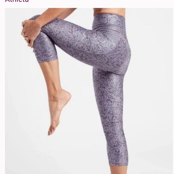Athleta Salutation Stash Pocket II Print Capri in Purple Size S for Women
