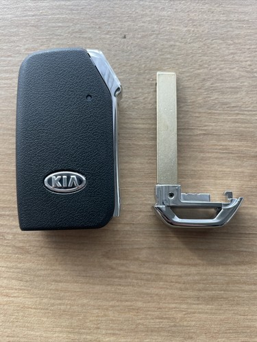 KIA Stinger 2018 Smart Key 3 Buttons - Picture 3 of 3