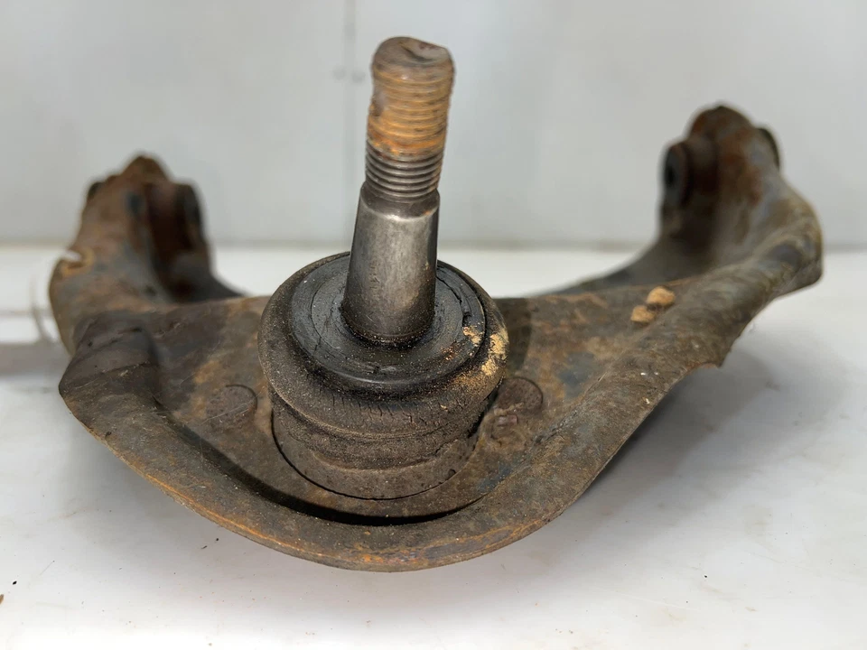 88-94 Chevy C/K 1500 4x2 brazo de control superior delantero lado del pasajero derecho OEM 15665174 Foto 3 de 4