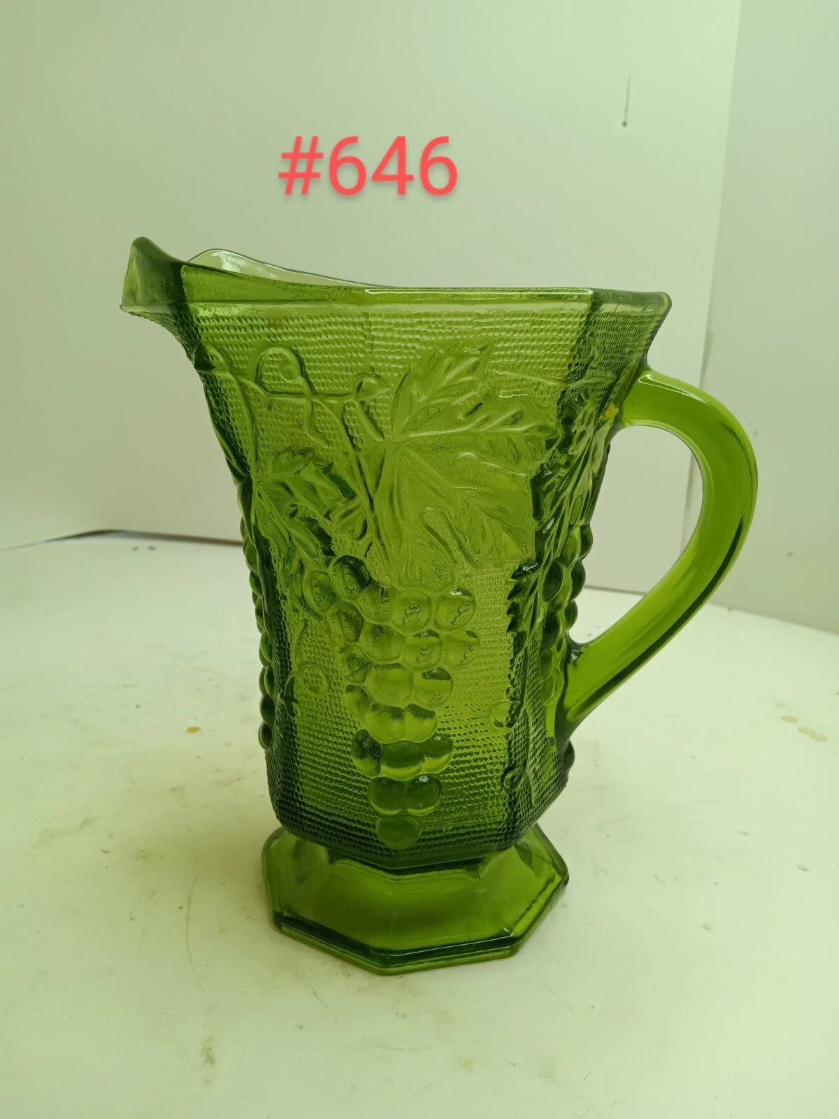 Vintage 1960s ANCHOR HOCKING Olive Green 16 oz Pitcher Carafe Raised Grapevine