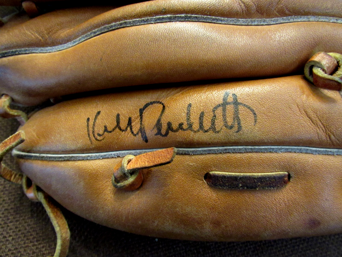 KIRBY PUCKETT MINNESOTA TWINS HOF SIGNED AUTO VINTAGE WILSON GLOVE