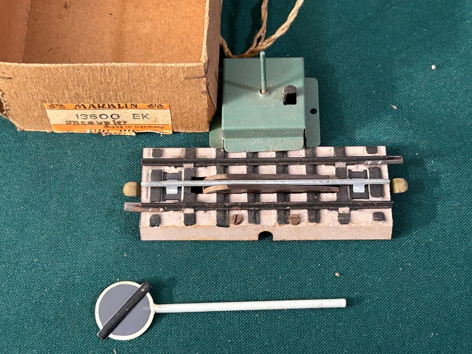 HO MARKLIN 13600 EK UNCOUPLER TRACK EARLY 00 VERSION WIDE TIE SPACING - Image 3 of 4