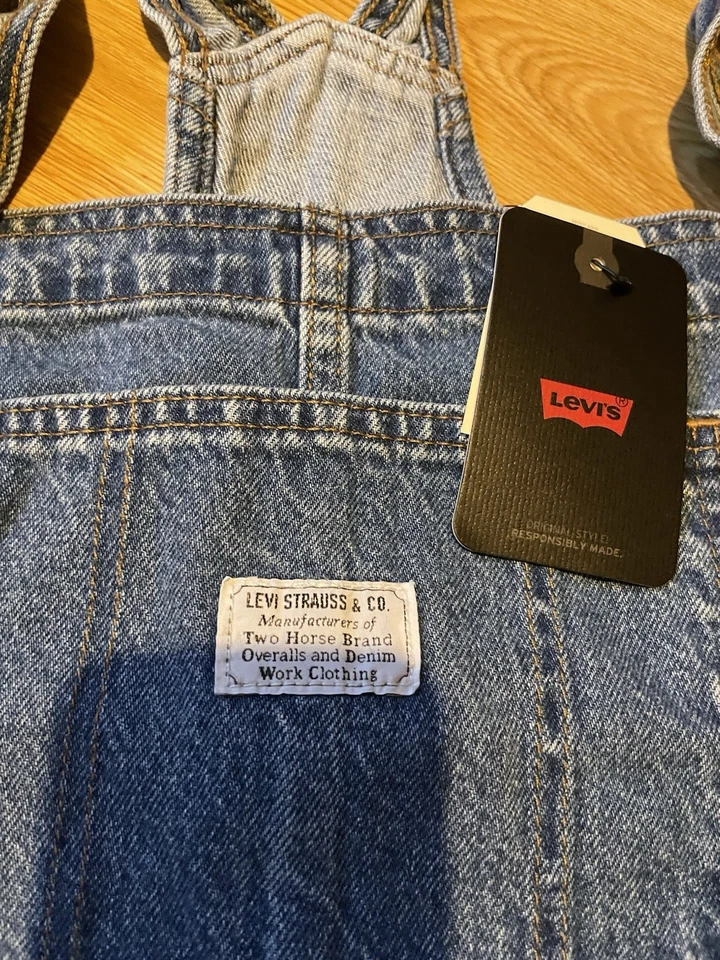 Levi Women Dungaree Shorts Size M BNWT - Image 3 of 4