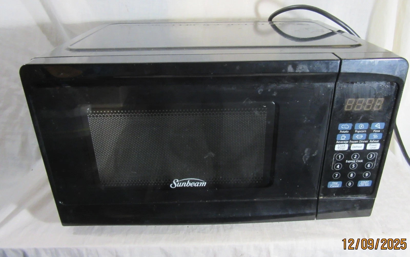 Sunbeam 0.7 cu ft Countertop Microwave Black SGCMV807BK (SMOSGCMV-807)