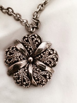 LOIS HILL STERLING SILVER SCROLLED FLOWER PENDANT TOGGLE NECKLACE /EARRINGS