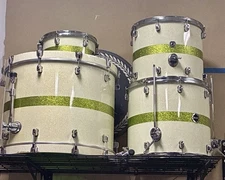 Crush Maple E3 Sublime Drum kit. Sparkle White With Green Sparkle Stripe.