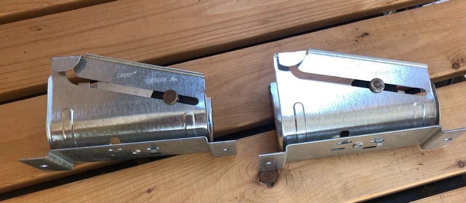 Conjunto de soporte de cable vertical Caddy CAT600WM montaje en pared Foto 3 de 4