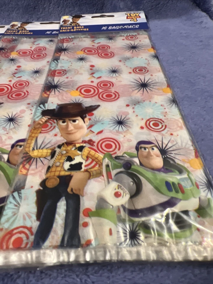 48 bolsas de botín Wilton de 4" x 9,5" para fiestas con lazos giratorios Toy Story 4 Foto 2 de 4