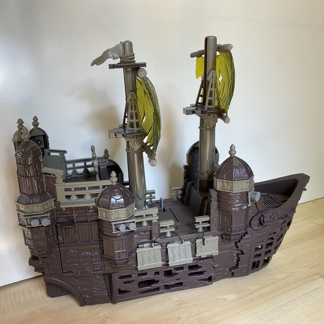 silent mary ghost ship playset