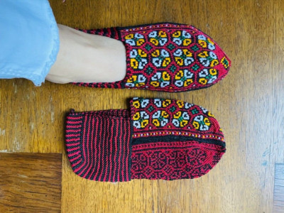 Women & Men US 7 - 9 , ethnic Turkmen hand-knit slipper sock, great for travel