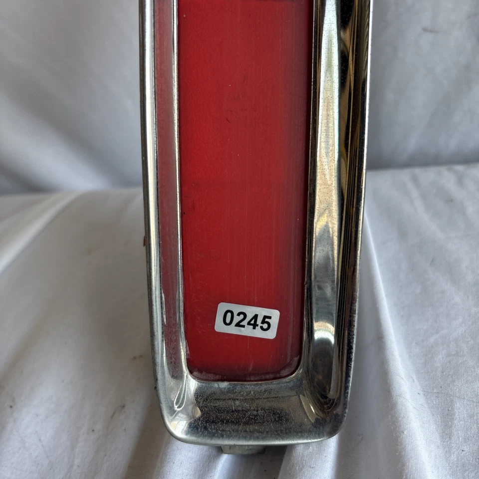 Lanterna traseira lateral esquerda para motorista Cadillac Deville 1994 a 1999 - Imagem 2 de 4