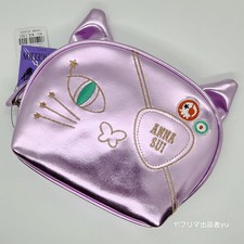 nueva bolsa cosmética Anna Sui x Evangelion en forma de gato en rosa morado.