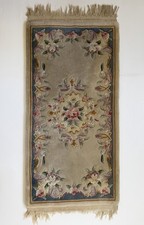 "Alfombra de lana tejida a mano china Aubusson 27x60"" tostada con diseño floral azul rosa"