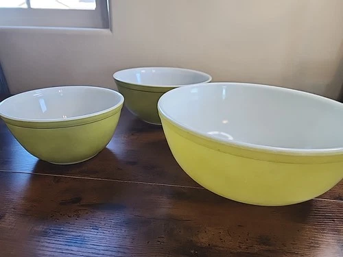 Vintage Pyrex Verde Green Yellow Nesting Mixing Bowls Set Of 3