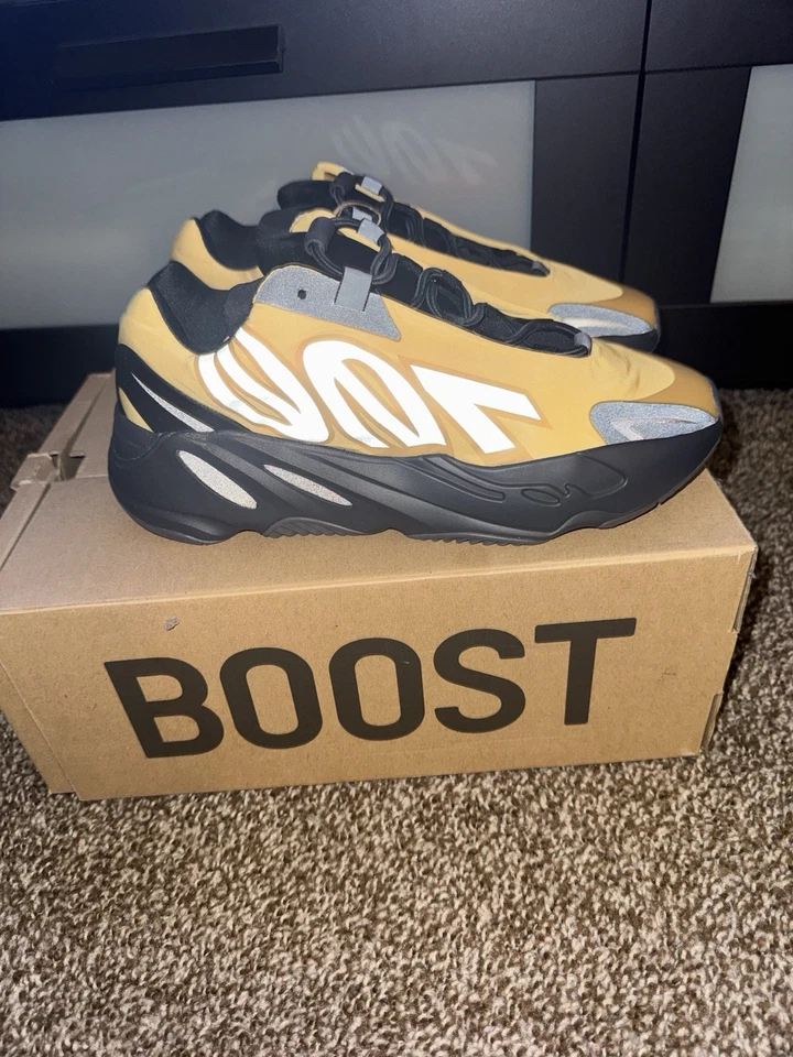 Adidas Yeezy Boost 700 MNVN Honey Flux - Изображение 2 из 4
