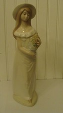MIRMASU Valencia Spain Porcelain Beautiful Girl Holding Flowers Figurine 11.2"T