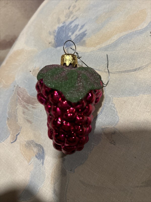 Vintage German Cluster Of Grapes / Raspberry 🍇 Glass Ornament 3” Red  & Green