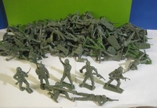 MPC VINTAGE 1960s 1970s 100 US ARMY IN 7 POSES 45MM GREEN PLASTIC TOY SOLDIERS