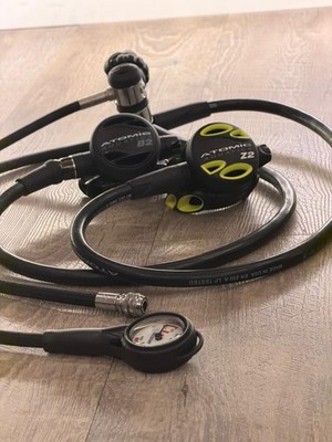 Atomic Aquatics B2 mit Z2 Octopus Komplettset mit Finimeter, Tasche & Inflator