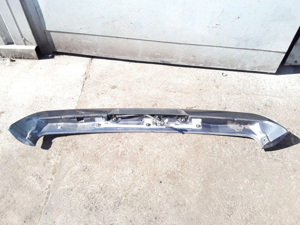 Alerón portón trasero MITSUBISHI GRANDIS NAW 2.0 diésel 100kw 2008 31645490 Foto 2 de 4