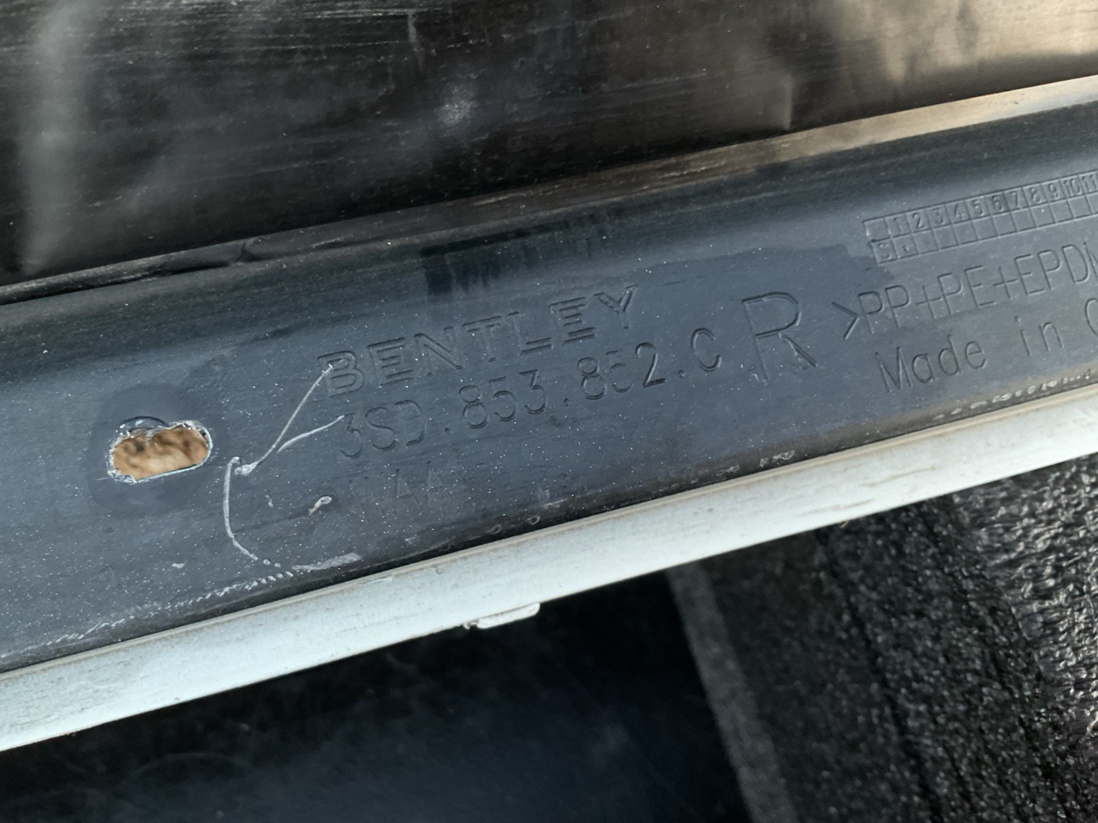 2018 2020 2022 2024 BENTLEY CONTINENTAL GT RIGHT ROCKER MOLDING OEM USED