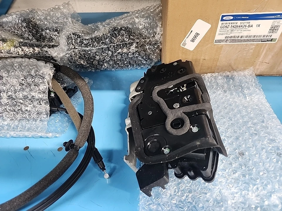 Ford - LINCOLN CONTINENTAL DOOR LOCK LATCH KIT NEW GD9Z-54264A26-BA OEM - Image 3 of 4