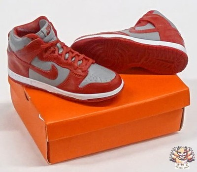 Nike Dunk High Nevada Las Vegas UNLV Red Gray Mini Figur