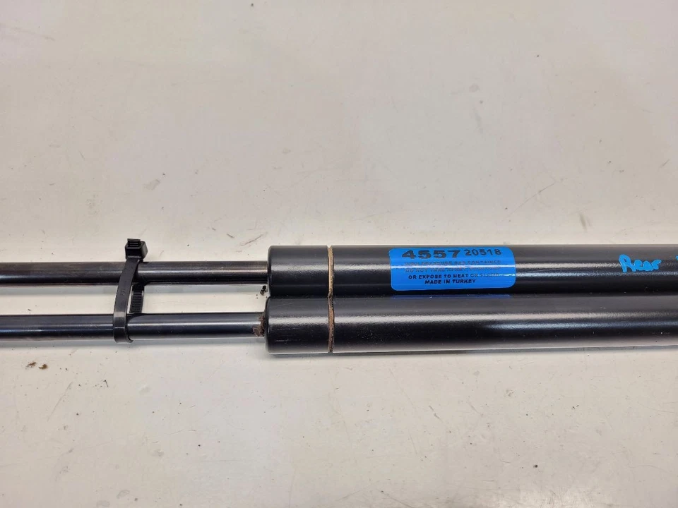 Chevrolet Suburban 1500 2002 puntales de escotilla trasera - par Foto 3 de 4