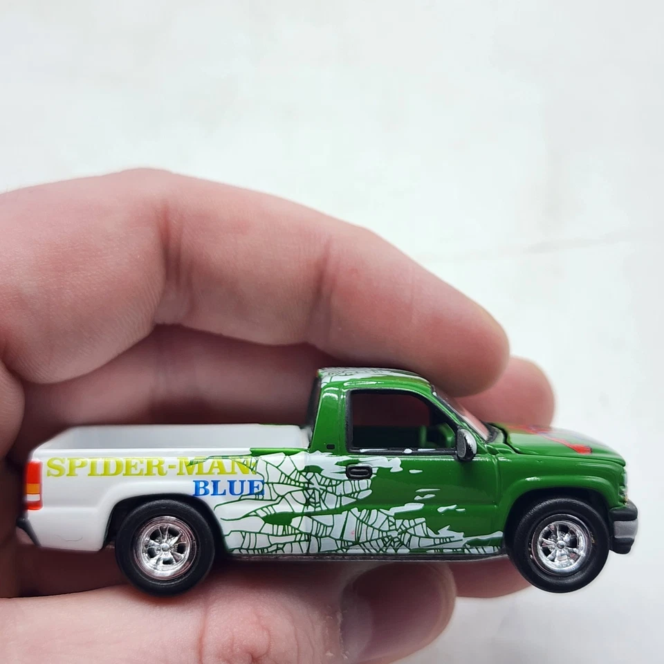 Chevy Silverado 1999 azul suelto Johnny Lightning 1:64 Marvel Spider-Man: azul Foto 2 de 4