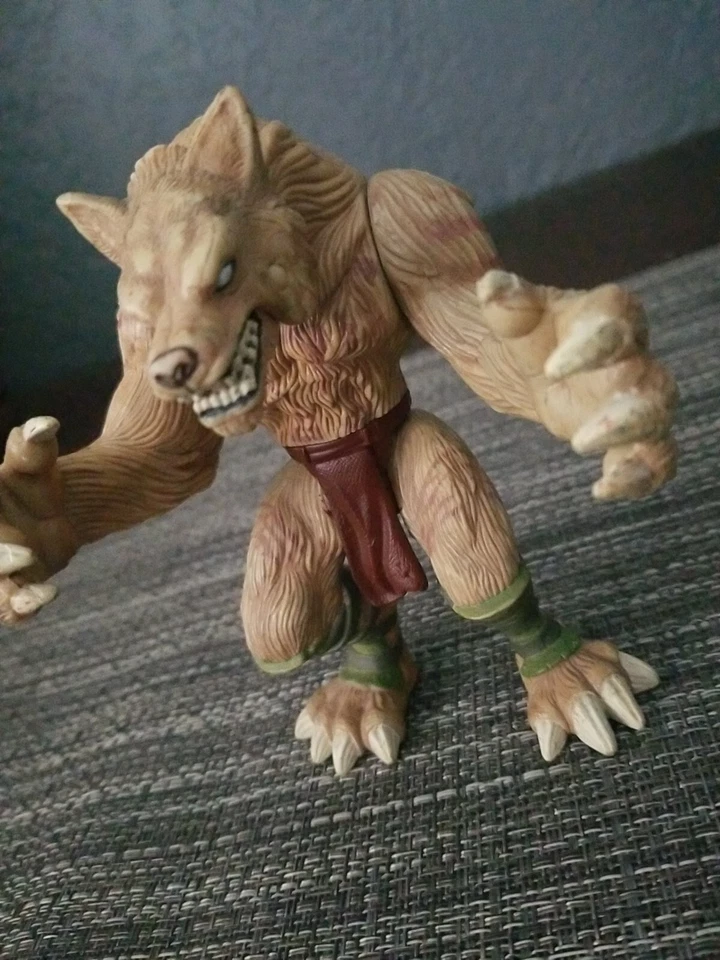 Figura de acción Duel Masters 6" Fear Fang Hombre Lobo Hasbro Wizards 2003 SOLO FIGURA Foto 2 de 4