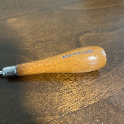 Usng a vntage rug hookng tool from the 1920s