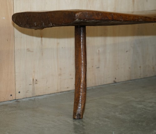 PRIMITIVE ANTIQUE 1740 SPANISH 18TH CENTURY THREE LEGGED BENCH OR COFFEE TABLE - Picture 7 of 20