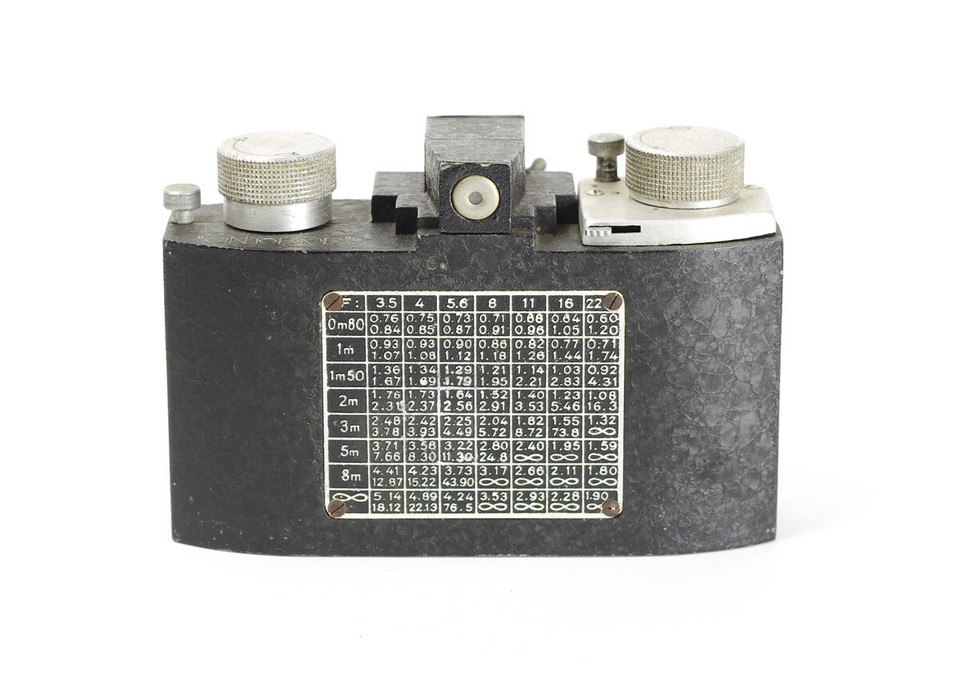 Cornette de Saint Cyr : BOUCHERON: RUBIS COMPACT, CIRCA 1950 BOUCHERON: POUDRIER RUBIS