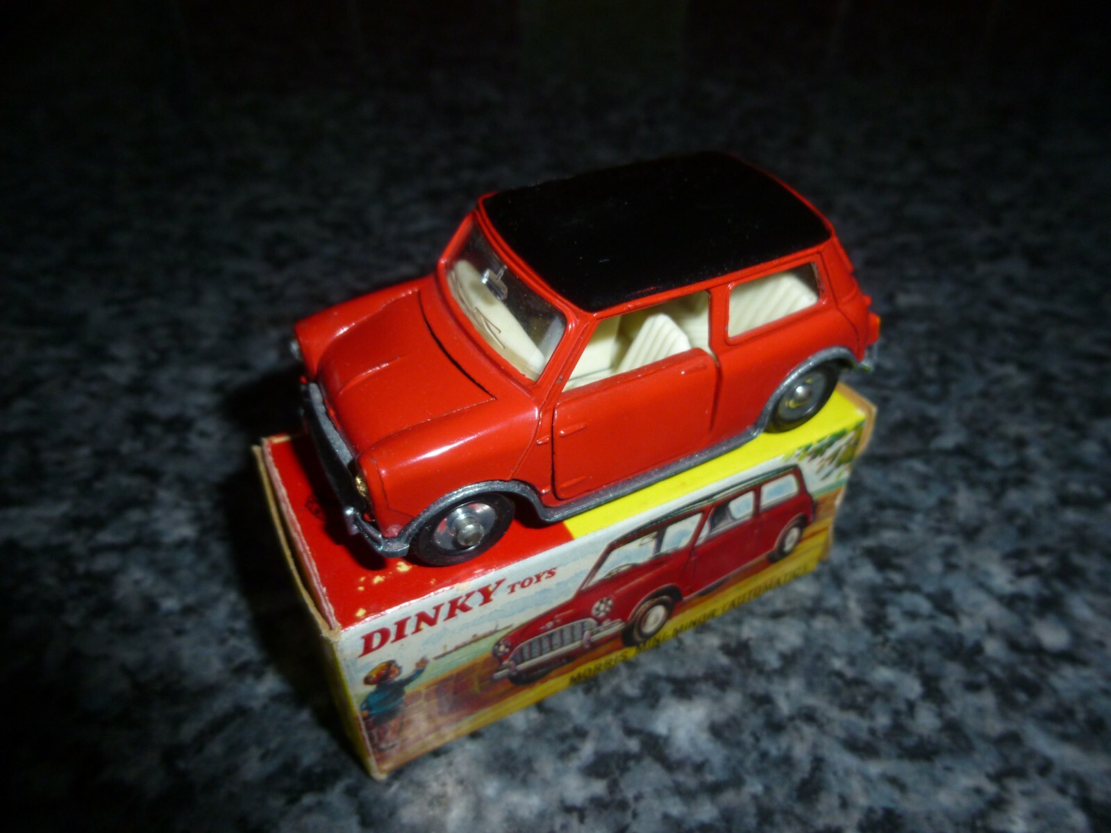 Dinky Toys 1/43 Morris Mini Minor 183 赤 Dinky 183, Morris Mini Minor Automatic - Free Price Guide