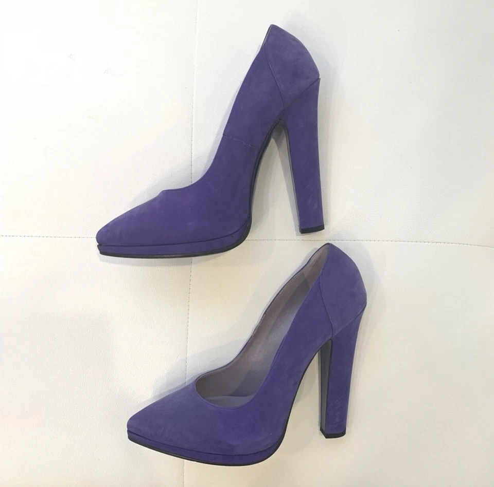VERSACE Suede Bright Blue Pointed Toe Heels Sz 40 - Image 3 of 4