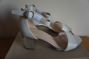 clarks susie deva white