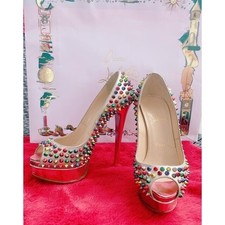 Christian Louboutin Bombas Metalizadas Silueta Femenina y Sofisticada