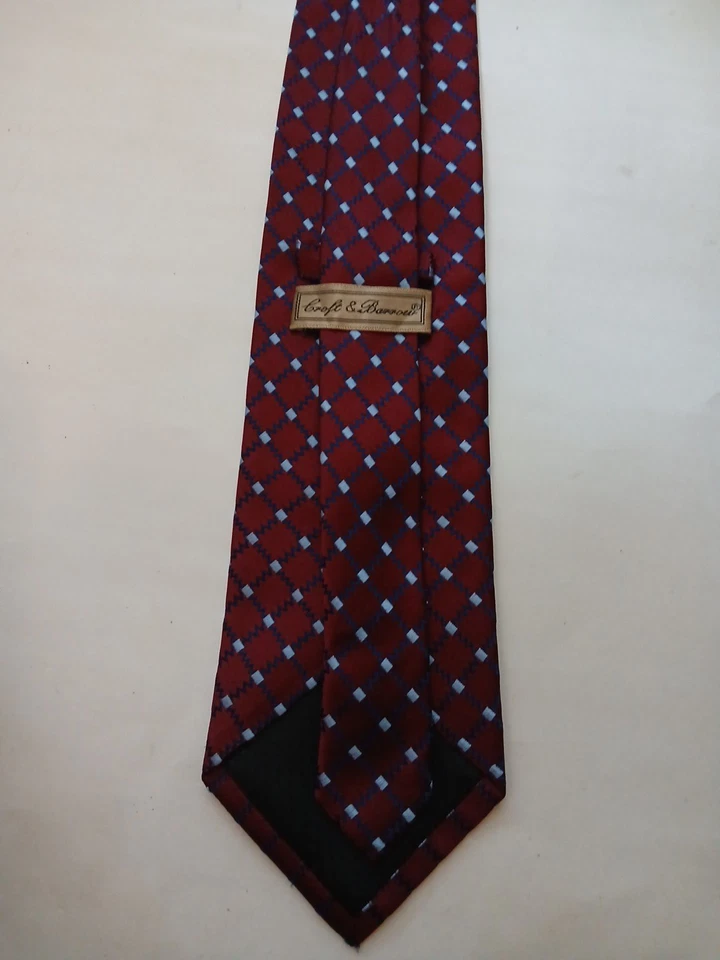 Corbata Croft & Barrow diseño a cuadros en negro 100 % seda Foto 3 de 4