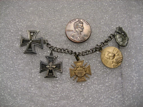 CHAIN WITH MINIATURES OF MILITARY ww1 German Veteran Military Pins
