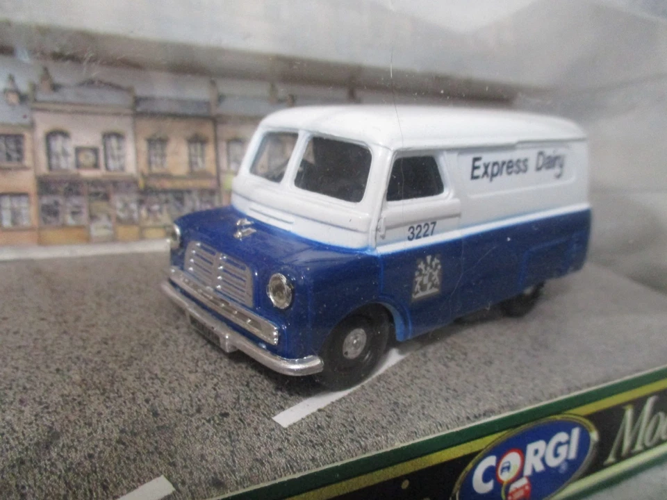 Corgi Classic Bedford CA Express Dairy Van  1:35 scale Diecast in Box - Image 3 of 4