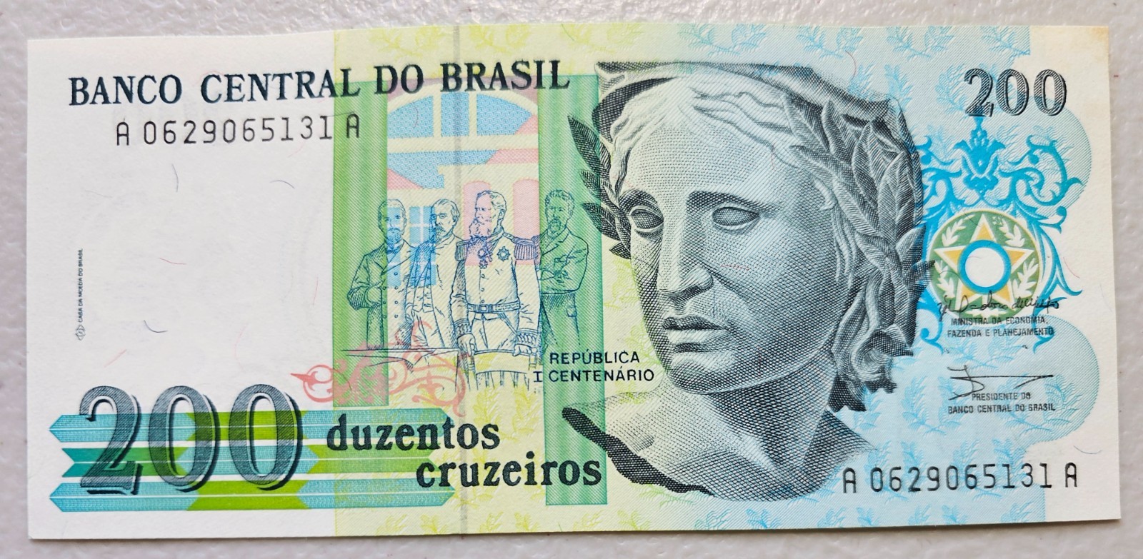 Brazil 200 Cruzeiros 1990 Unc