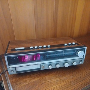 Vintage JC Penny  Stereo 8-Track Player Clock AM / FM Radio  Alarm Clock 