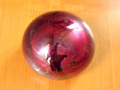 Briefbeschwerer ° Paperweight ° Isle of Wight ° Rot Goldfolie ° Ø 80mm ° 400 Gr