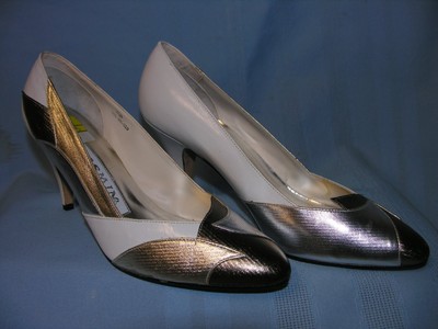 3 inch white pumps
