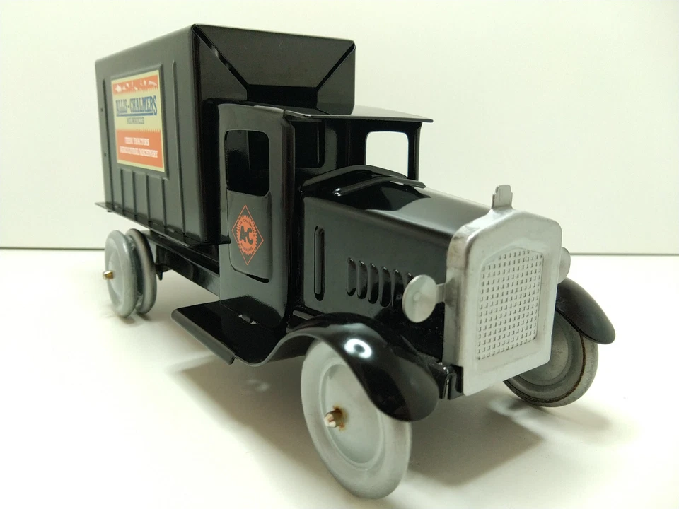 SpecCast Collectibles - Camion de livraison Allis-Chalmers 1/20e en tôle - Photo 4/4