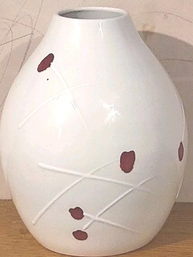 Vase - Picture 2 of 6